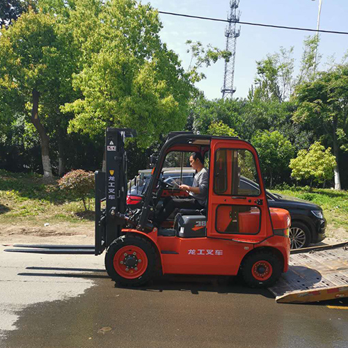 张家港龙工电动叉车价格